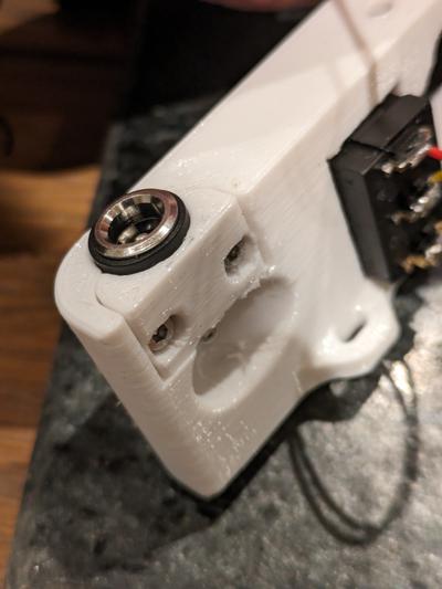 “new removable auxiliary input power port”